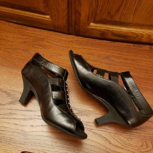 Aerosole Leather Open Toe Shoes!